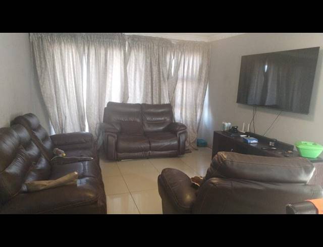2 BEDROOM PROPERTY TO RENT IN PIMVILLE ZONE 6